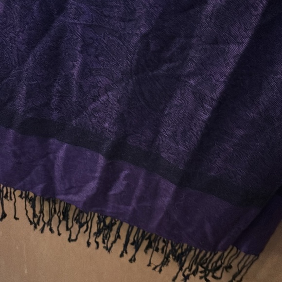 Beautiful black and purple long wrap scarf with brocade design black tassels - Picture 5 of 5